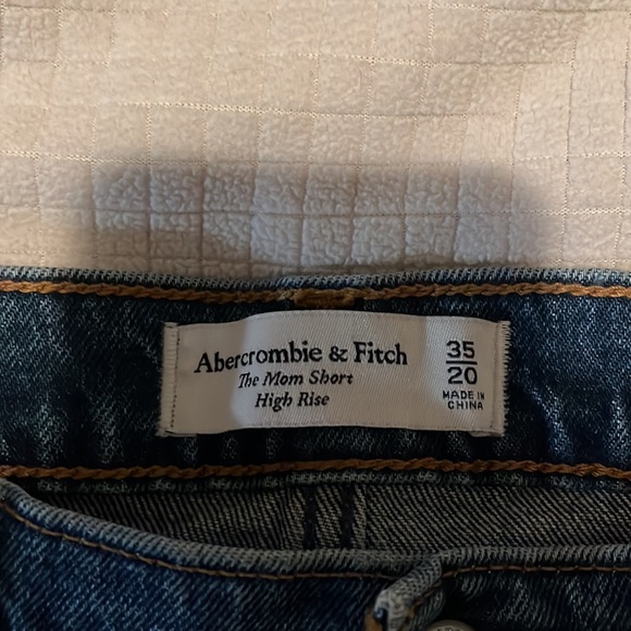 Abercrombie & Fitch Mom Short - Picture 3 of 5